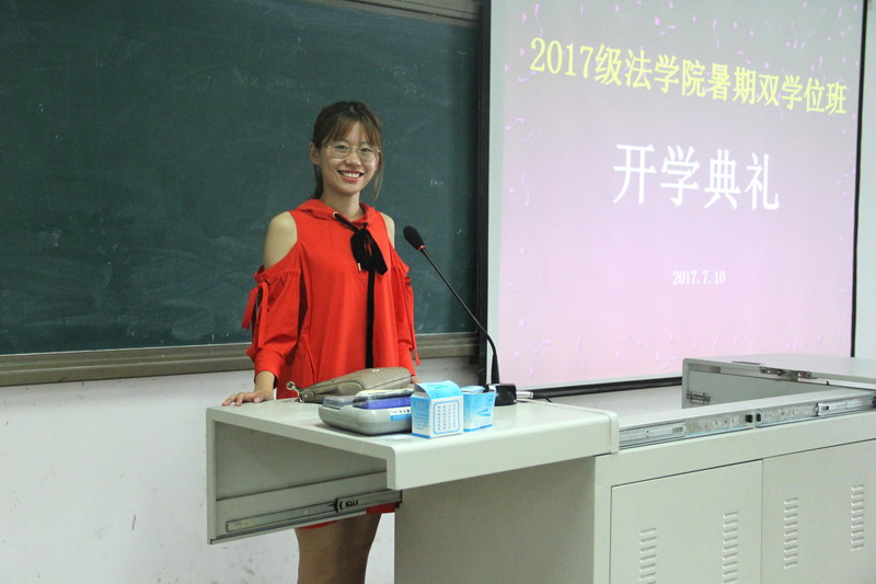 新生代表郝海若同學(xué)講話